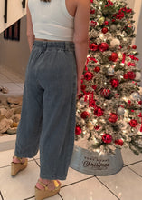 Load image into Gallery viewer, Barrel Jean