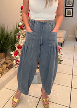 Load image into Gallery viewer, Barrel Jean