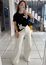 Load image into Gallery viewer, Floral Appliqué Tee