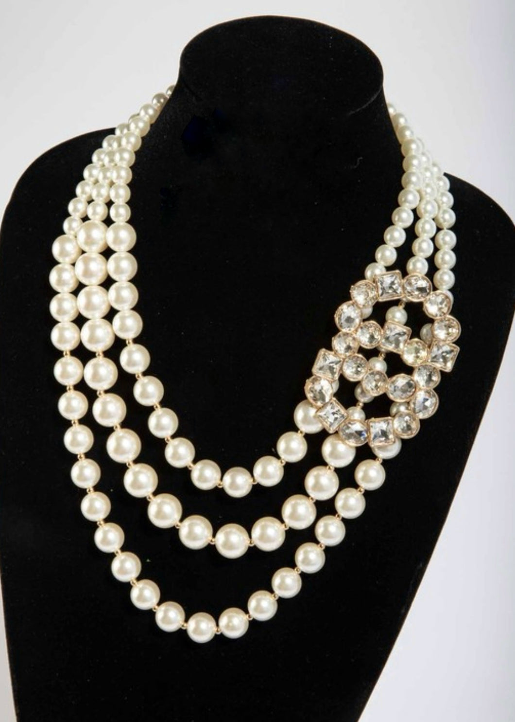 Glam Pearl Necklace